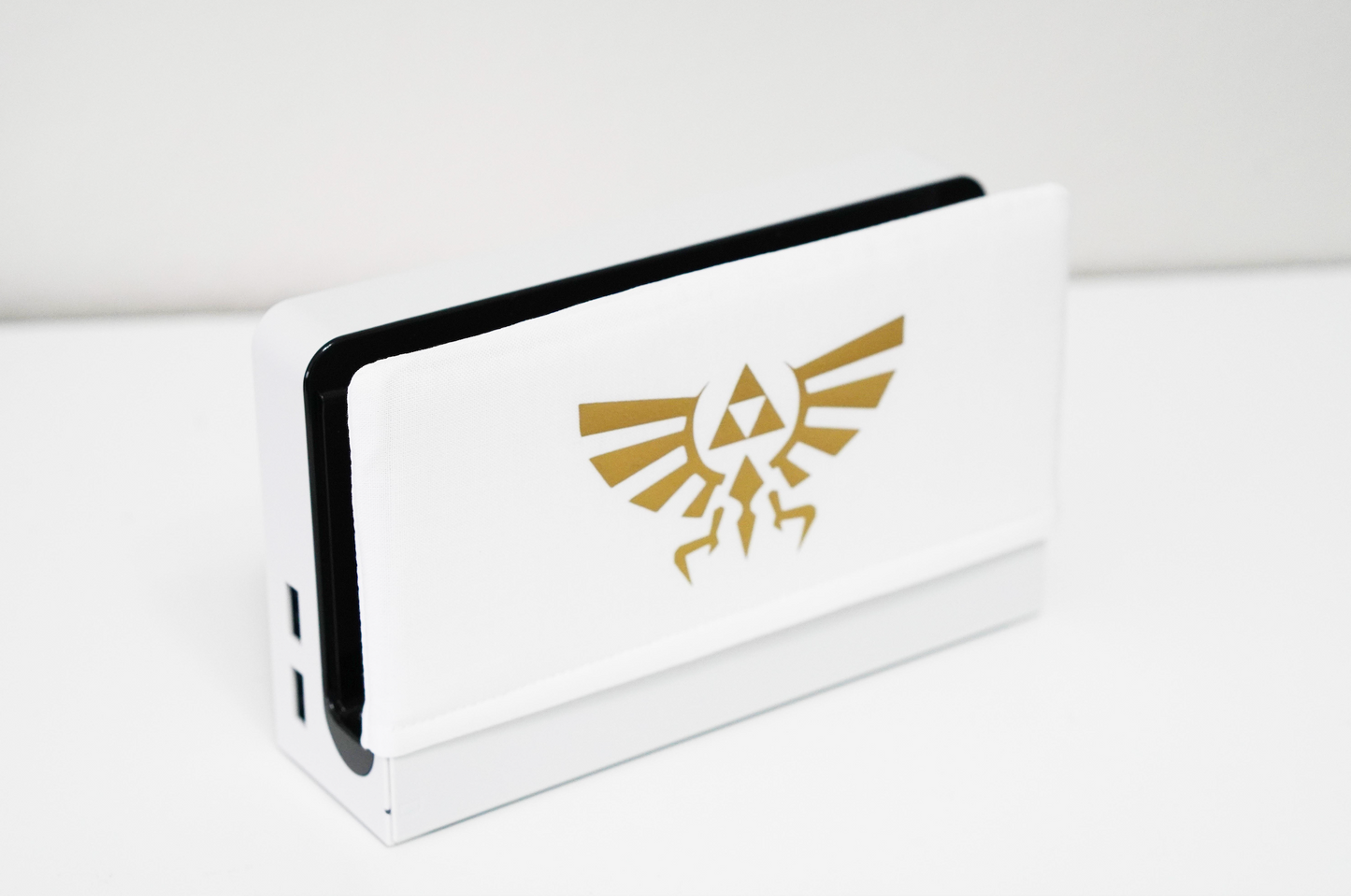 White Gold Crest - Padded Dock Cover Made For Nintendo Switch